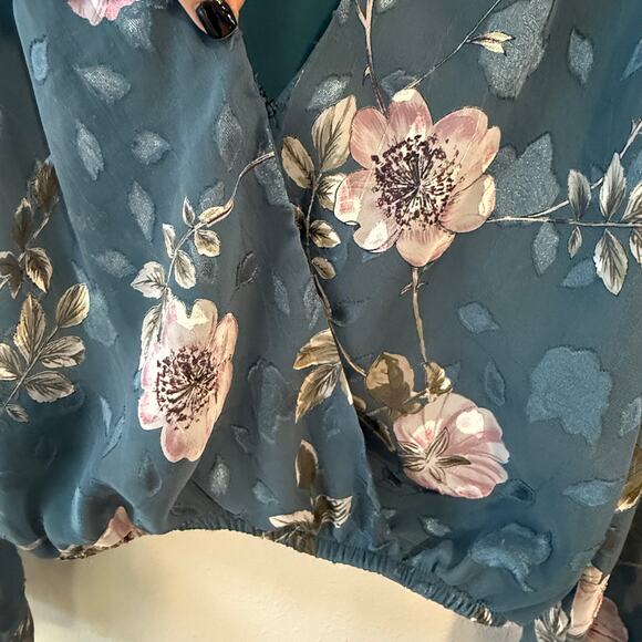 ASTR The Label Long Sleeve Floral Blouse Sheer Sleeves Size Med - Picture 2 of 12